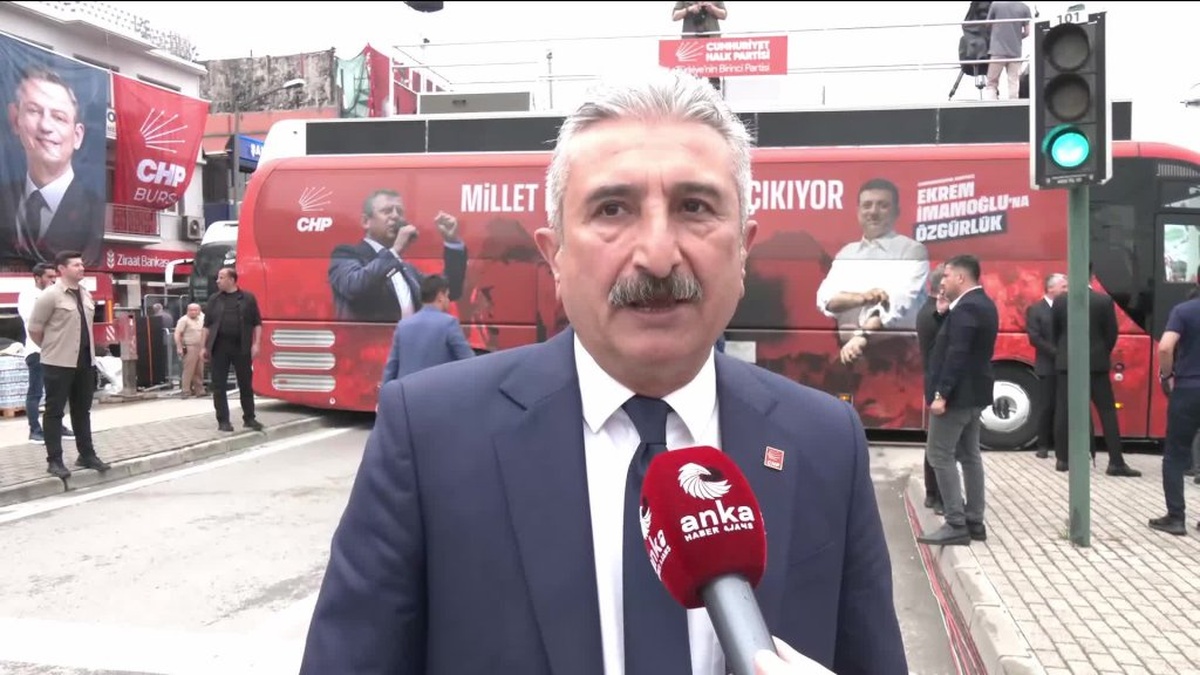 Bursa'da CHP mitingi: 'Ekrem İmamoğlu ve Özgür Özel fotoğraflarından korkuyorlar'