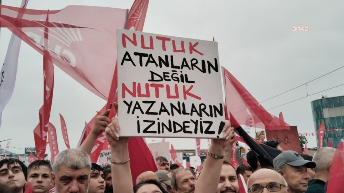 Bursa'da on binlerce kişi İmamoğlu mitinginde buluştu