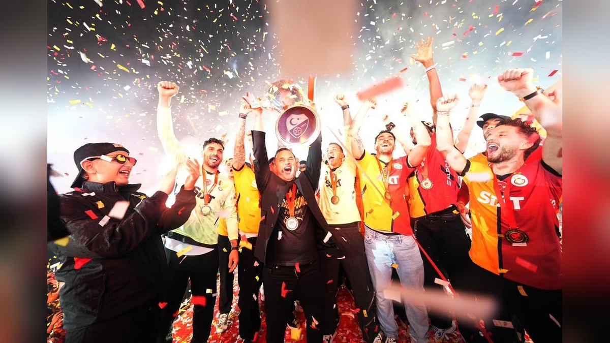 Galatasaray, 25'inci şampiyonluğunu Yenikapı'da kutladı