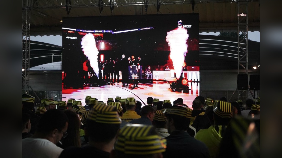 Lüleburgaz'da Fenerbahçe Beko'nun zaferi dev ekranda kutlandı