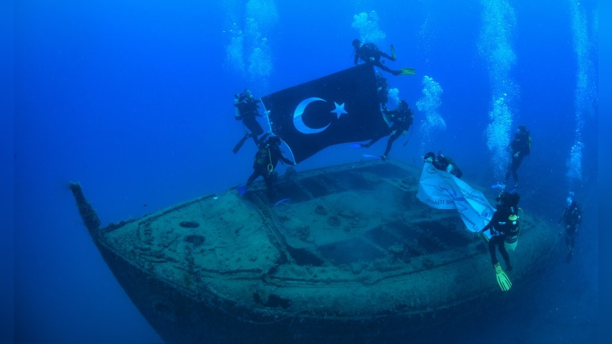 Kemer'de 'Akdeniz'in Çanakkale'si'ne dalış: Paris 2 batığına tarihi ziyaret