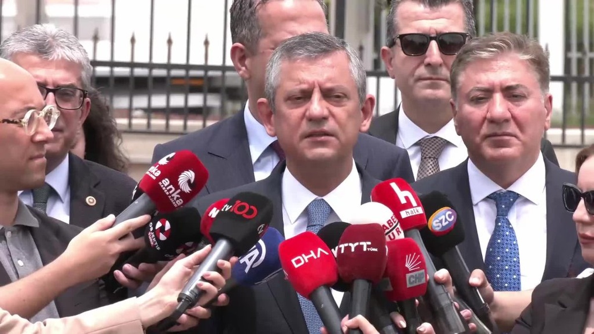 Özgür Özel: AYM'ye Anayasa ihlallerini hatırlattık, asgari ücrete ara zam için mücadele vereceğiz