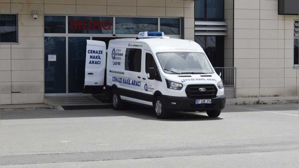Antalya'da bıçaklanarak öldürülen Barış Tolaman'ın cenazesi alındı