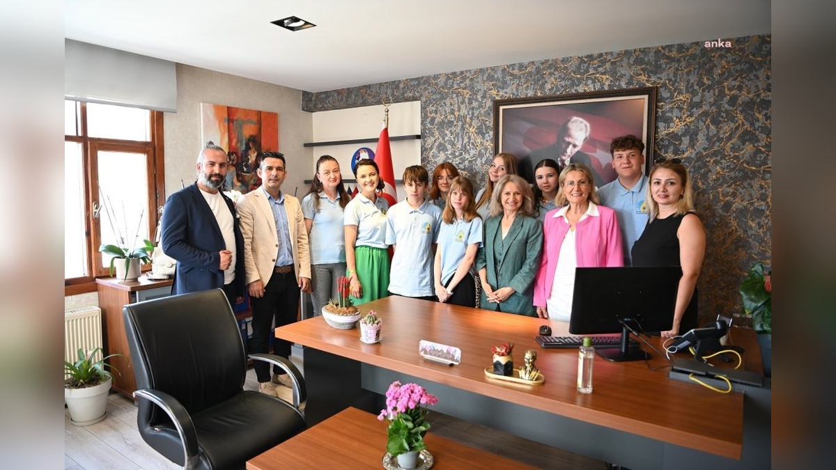 Polonyalı öğrenciler Kuşadası Belediyesi'ni ziyaret etti