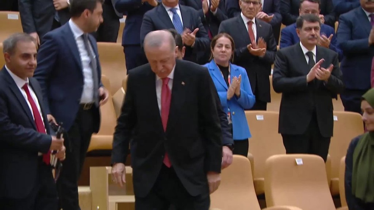 Erdoğan: Devletin itibarına halel getirenlere müsamaha göstermeyiz