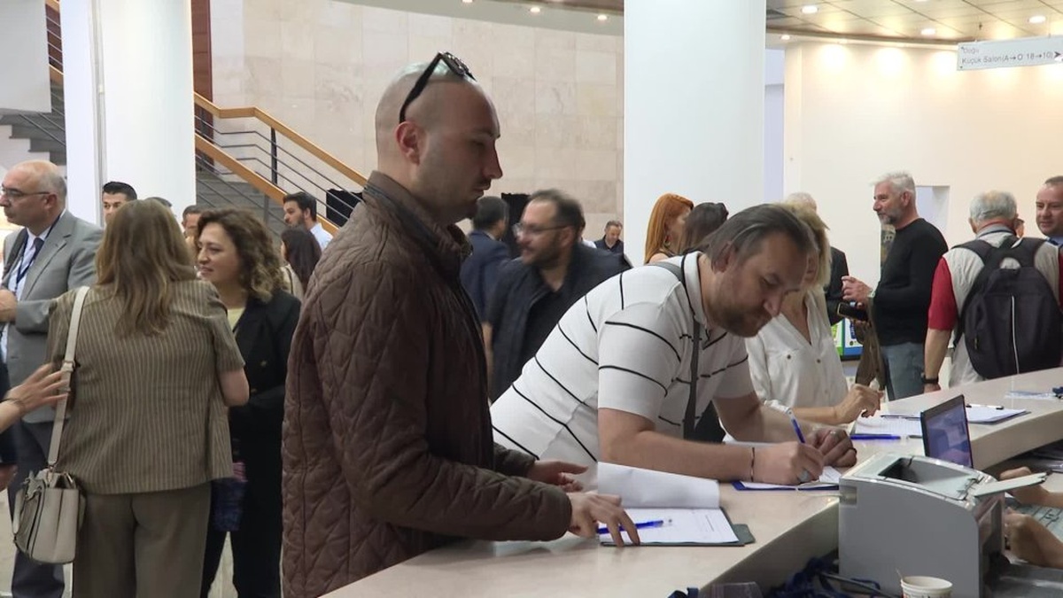 İzmir'de yapı güvenliği çalıştayı: 'Hata yapmamak çok önemli'