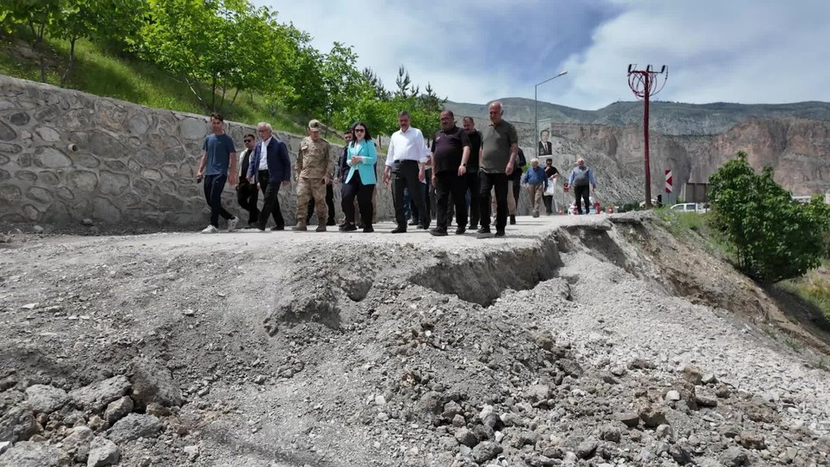 Erzurum'da toprak kayması: 38 ev tahliye edildi