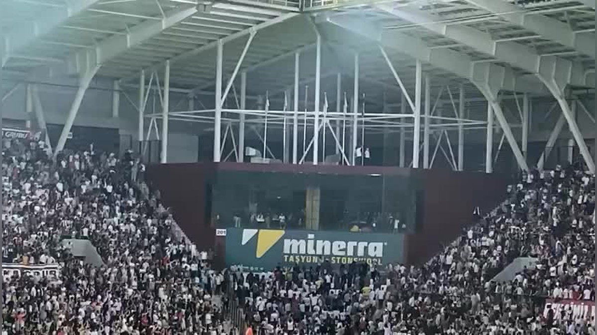 Elazığspor-Vanspor maçı tatil edildi: Yardımcı hakeme yabancı cisim isabet etti