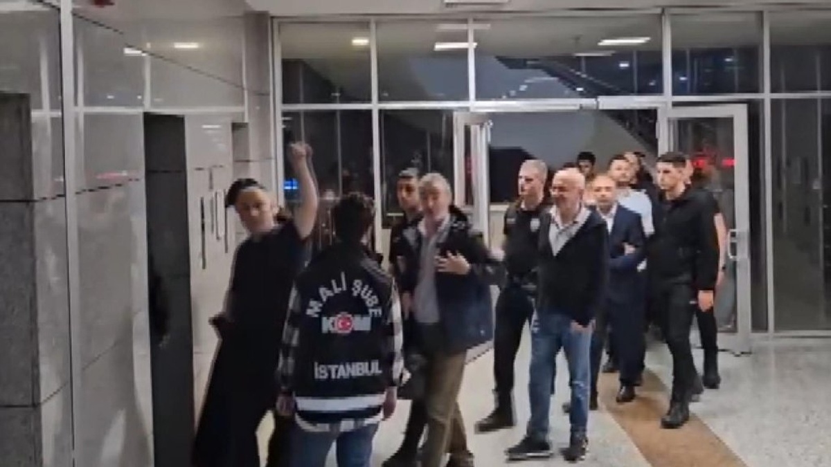 İstanbul'da yolsuzluk soruşturması: 25 kişi tutuklandı