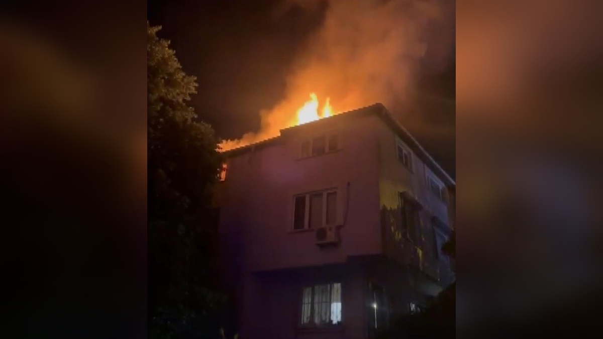 Sarıyer'de anaokulu çatısında yangın: 2 kişi dumandan etkilendi