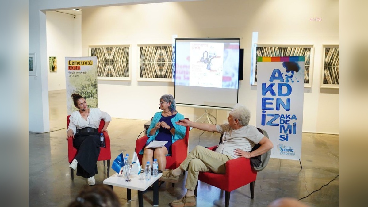 İzmir'de Demokrasi Okulu: Sanat ve Demokrasi Tartışıldı