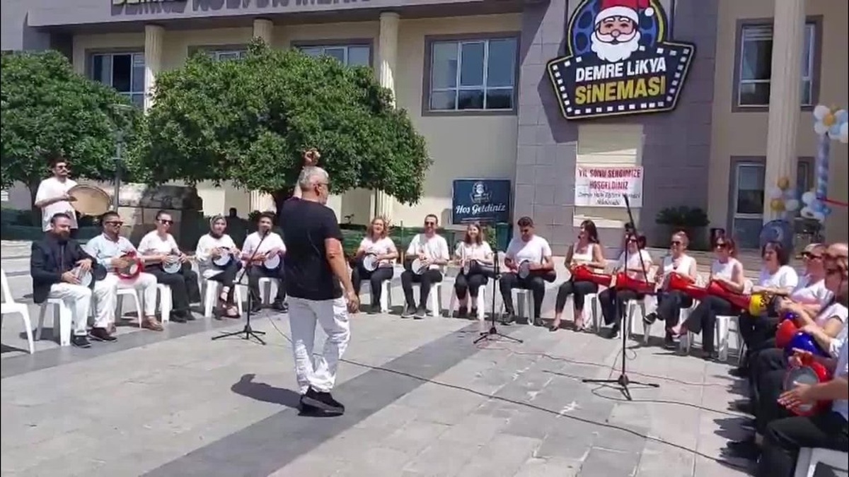 Demre Halk Eğitim Merkezi yıl sonu sergisini açtı