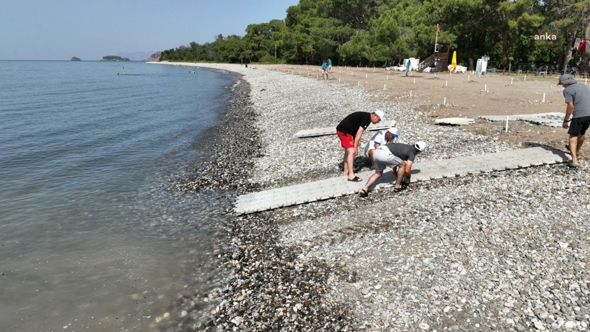 Muğla'da engelliler için engelsiz denize girme platformu yenilendi