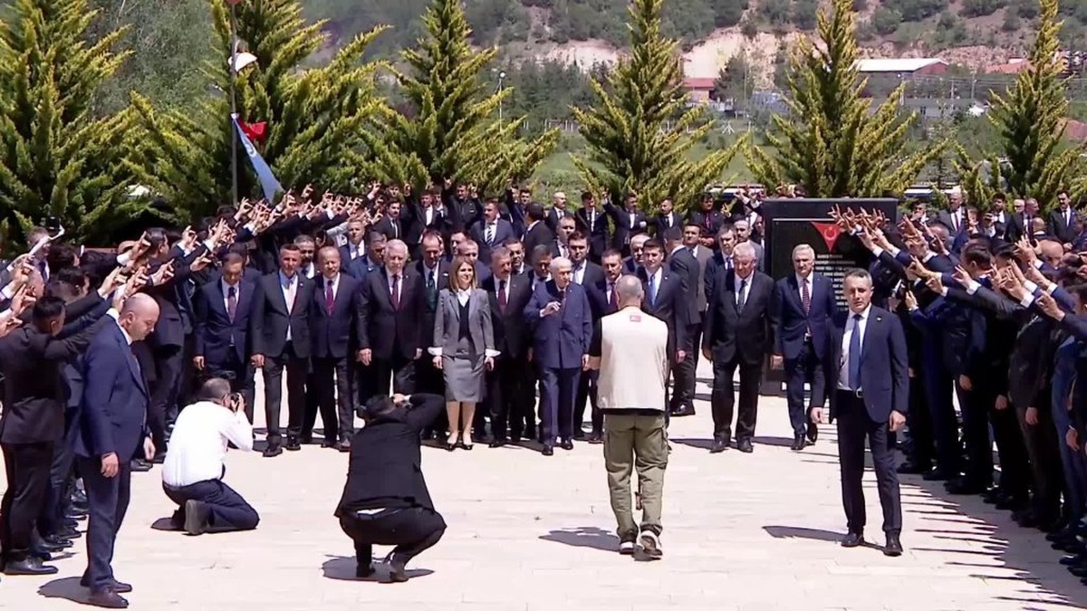 Bahçeli'den şehitler anması: 'Her şeyin bir vakti vardır'
