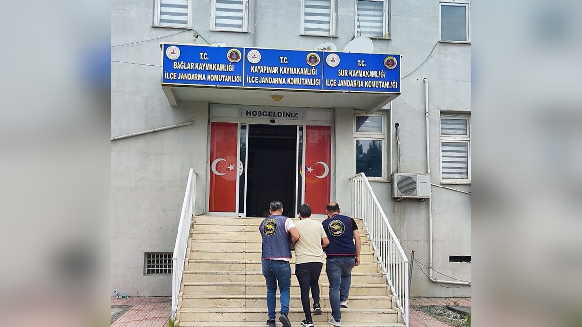 Diyarbakır'da 82 yıl hapis cezası bulunan dolandırıcı yakalandı