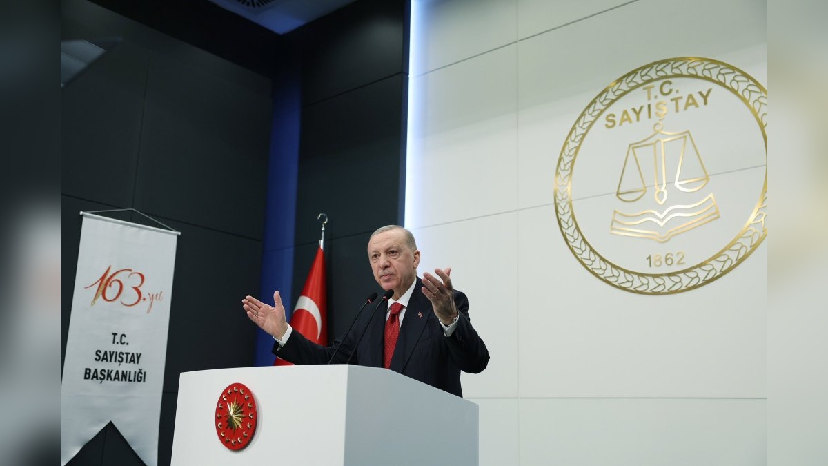 Erdoğan: Türkiye'de hiç kimse hukukun üstünde değildir