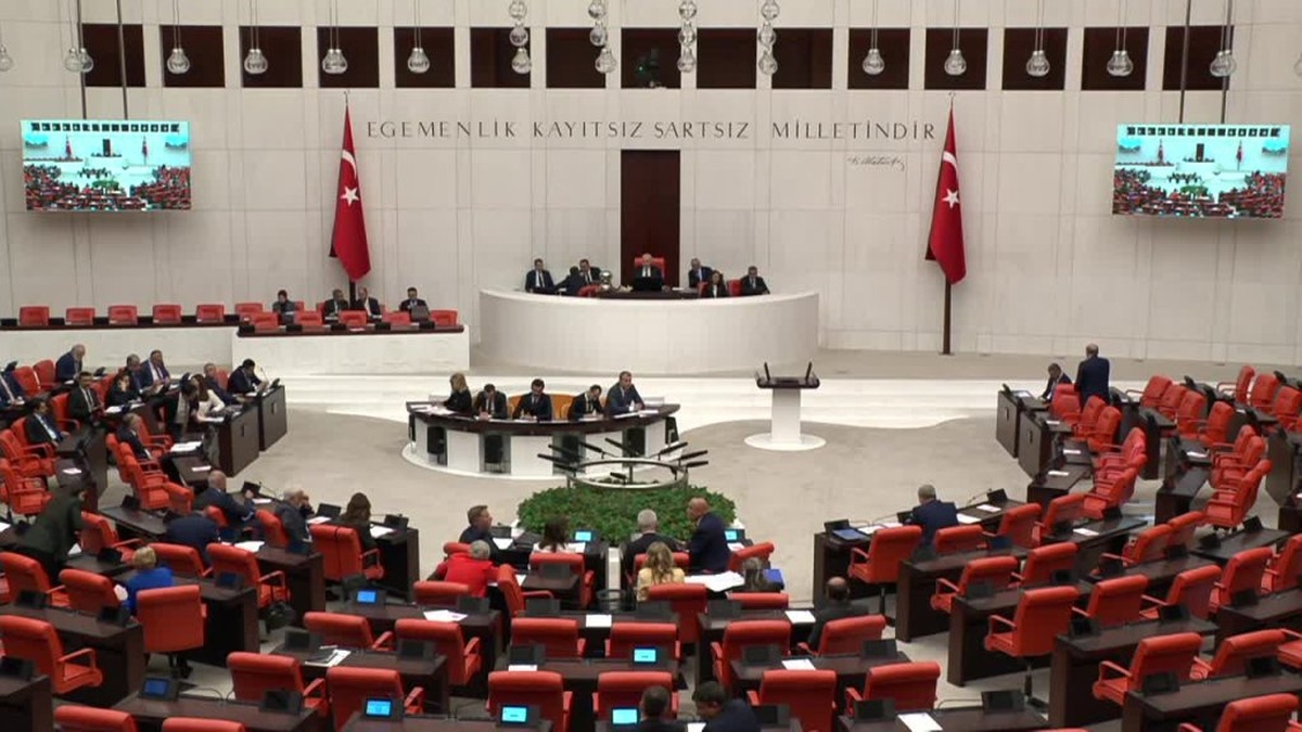 Aşkın Genç: Radyoterapiye 8 kişilik kadro, halk sağlığına darbe