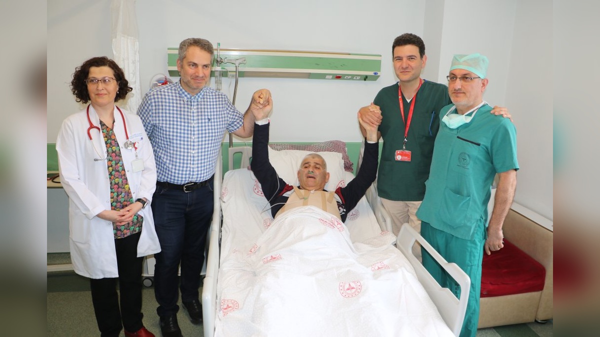 Samsun'da nadir hastalığı olan hastaya çalışan kalpte baypas ameliyatı