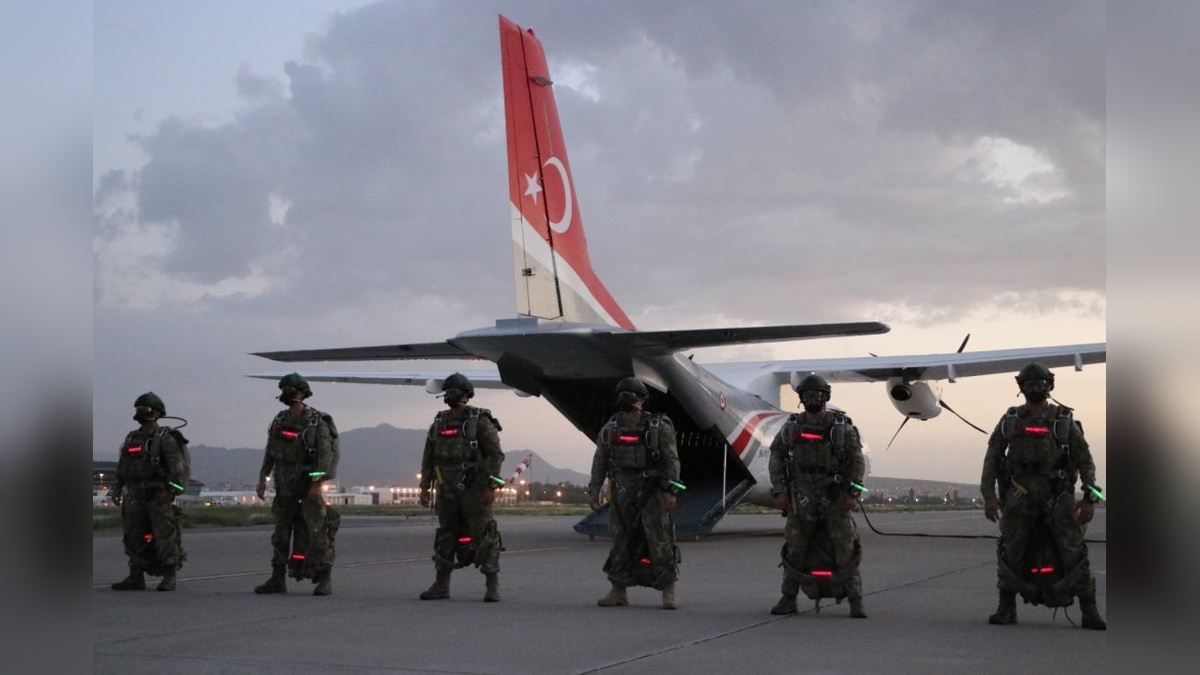 Erciyes 2025 Tatbikatı başladı: 13 ülke askerinin katıldığı tatbikatta gece atlayışı