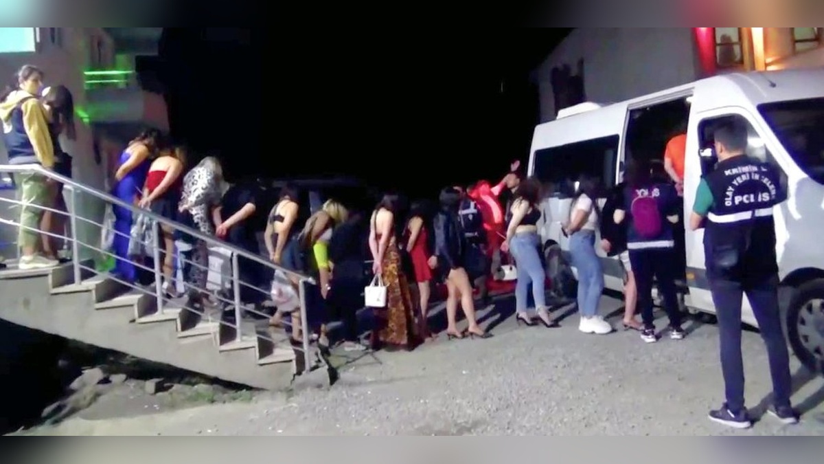 Iğdır'da büyük operasyon: 107 kadın sınır dışı edildi