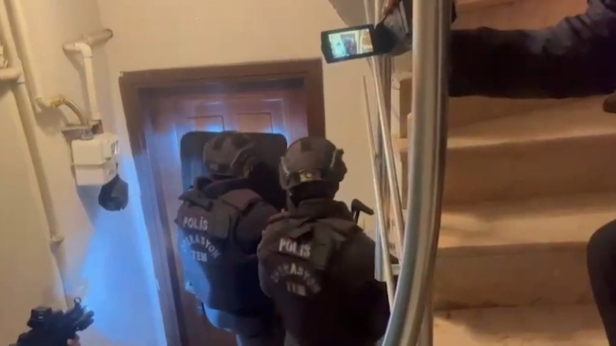 İstanbul'da DEAŞ bağlantılı 2 şüpheli gözaltına alındı