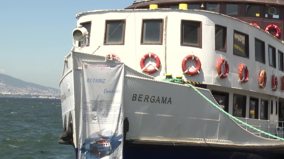 İzmir'de YKS'ye Hazırlık İçin Tarihi Vapur: Ücretsiz İmkanlarla Deniz Manzaralı Çalışma Ortamı
