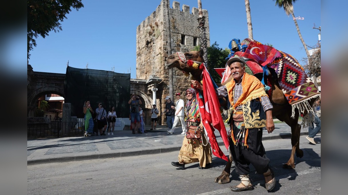 Antalya'da Uluslararası Yörük Türkmen Festivali: Funda Arar ve Kıraç sahnede