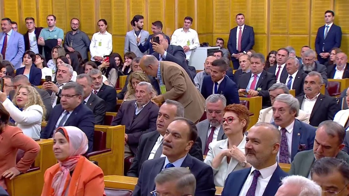 Babacan'dan 10. Yargı Paketi eleştirisi: Toplumsal barışı tehdit ediyor