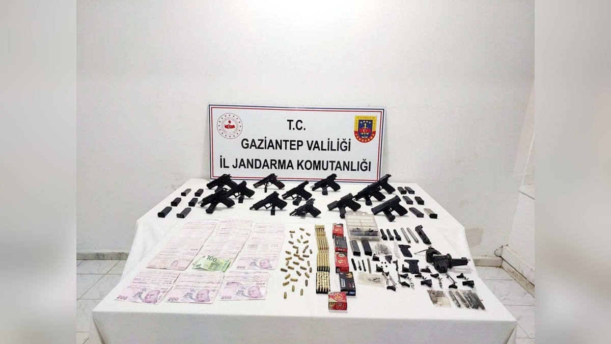 Gaziantep'te silah operasyonu: 17 ruhsatsız tabanca ele geçirildi