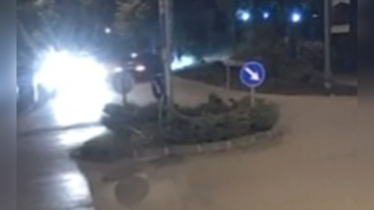 Sapanca'da drift atan araç ağaca çarptı: 3 yaralı