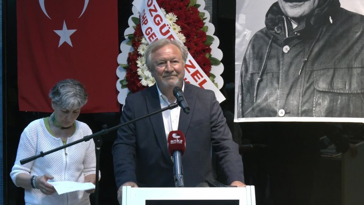 Ankara'da Bülent Ecevit fotoğraf sergisi açıldı