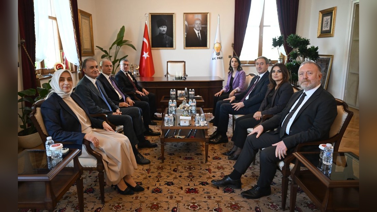 DEM Parti heyeti AK Parti grubunu ziyaret etti