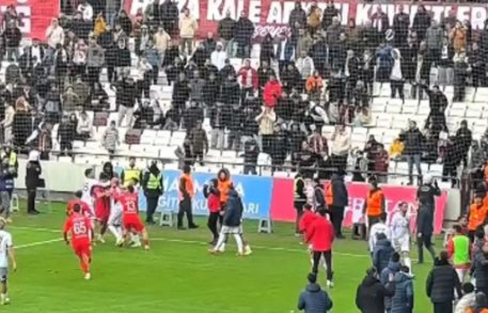 Elazığspor-Vanspor maçında AKP'li belediye başkanın anonsuna tepki