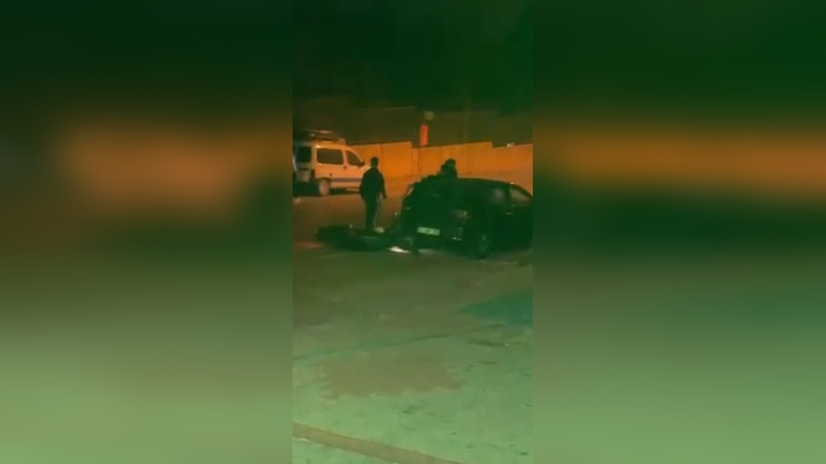 Çekmeköy'de motosikletli saldırı: Yerde yatan kişi bıçaklandı