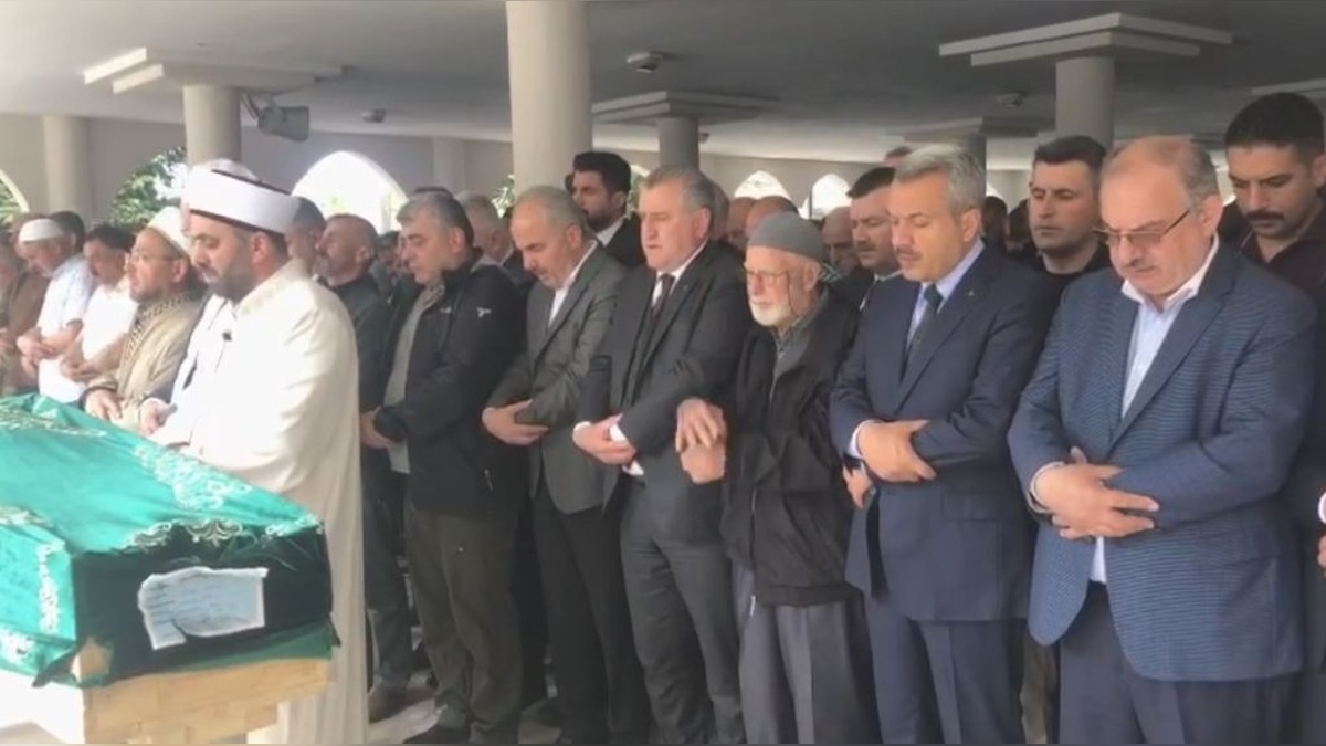 Rize'de cenaze töreni: Gençlik ve Spor Bakanı Bak, amcası Memiş Bak'ı son yolculuğuna uğurladı