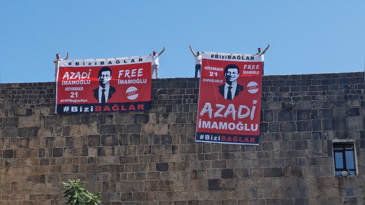 Diyarbakır'da İmamoğlu için pankart protestosu: CHP'liye para cezası