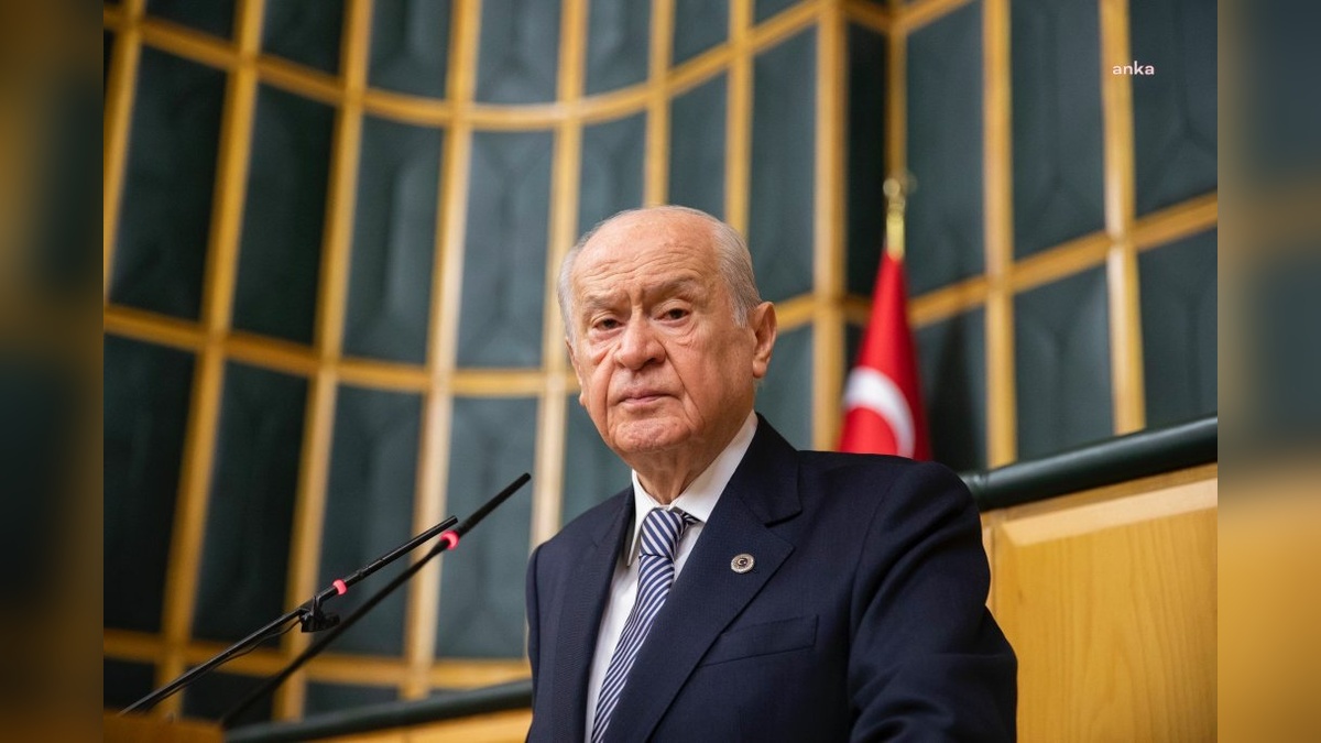 Bahçeli'den İstanbul'un Fethi mesajı: 'Hırsızlık, rüşvet ve yolsuzluk sarmalı milli yürekleri acıtıyor'