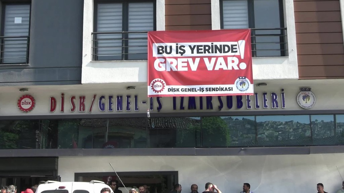 İzmir Büyükşehir Belediyesi işçileri grevde: 'Sadaka değil, toplu sözleşme istiyoruz'