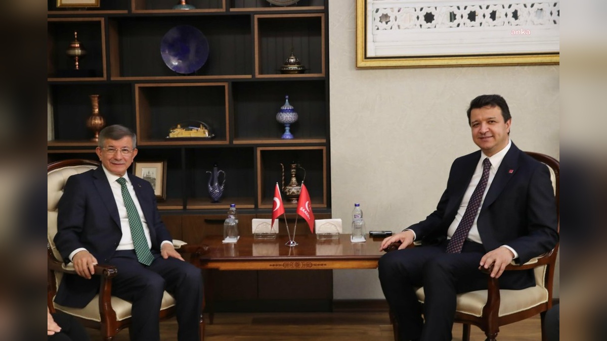 Davutoğlu, Arıkan'ı ziyaret etti
