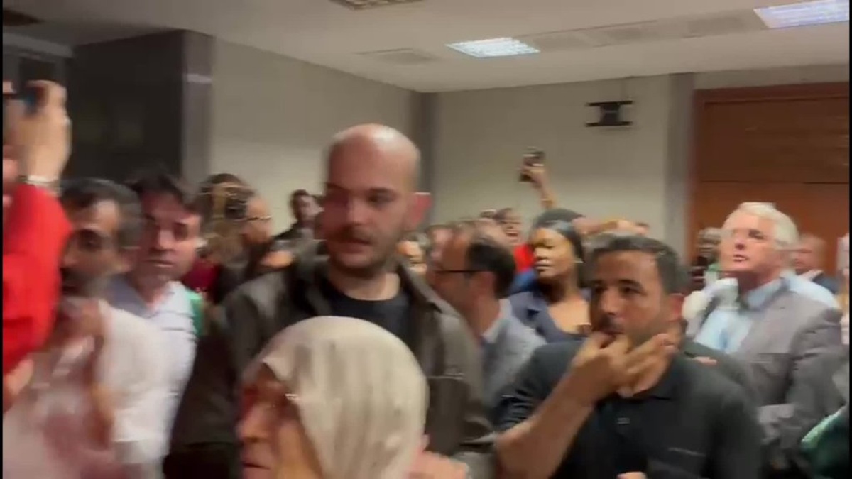 Epözdemir, yurt dışı yasağıyla tahliye edildi