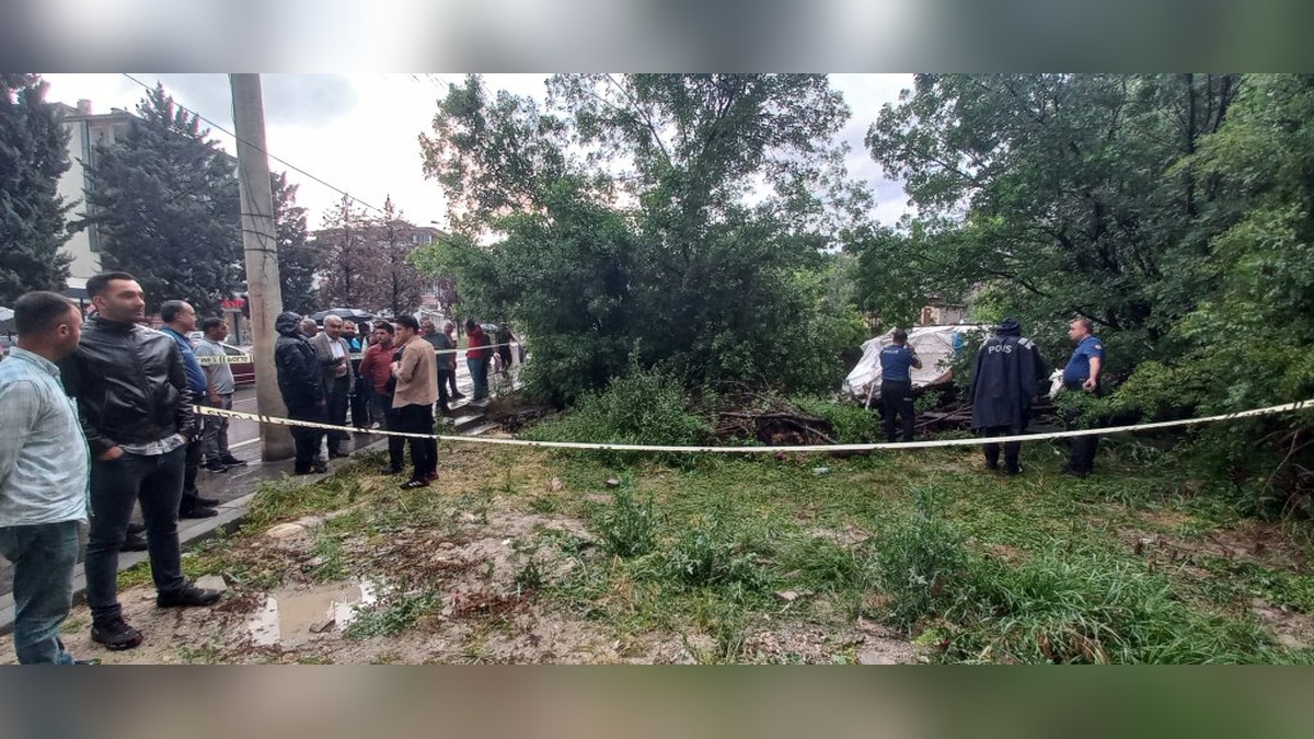 Malatya'da sağanak sonrası ev göçtü: 3 kişi kurtarıldı