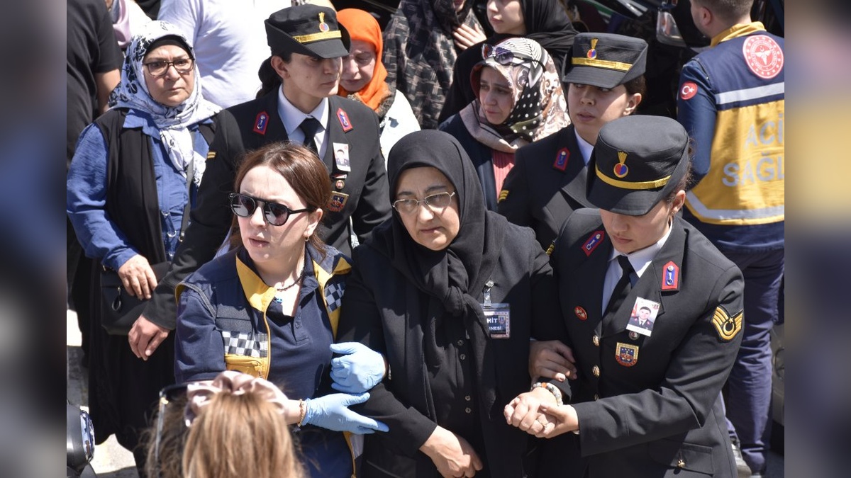 Şehit Emre Polat son yolculuğuna uğurlandı
