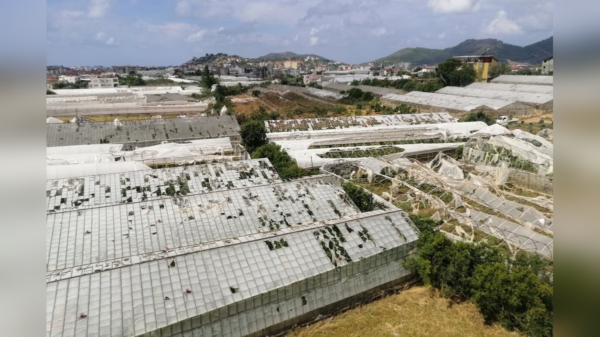Antalya'da dolu ve hortum: Tarım alanlarında büyük hasar