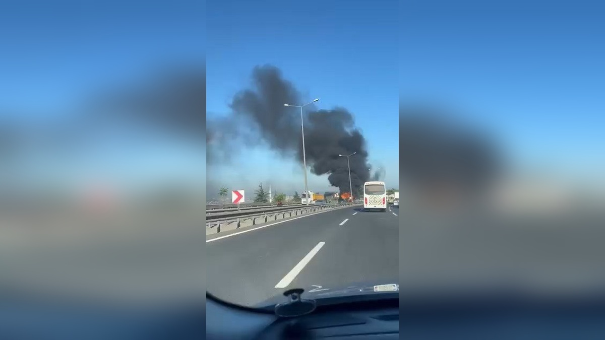 Gebze'de hafriyat kamyonu yandı: Sürücü yara almadan kurtuldu