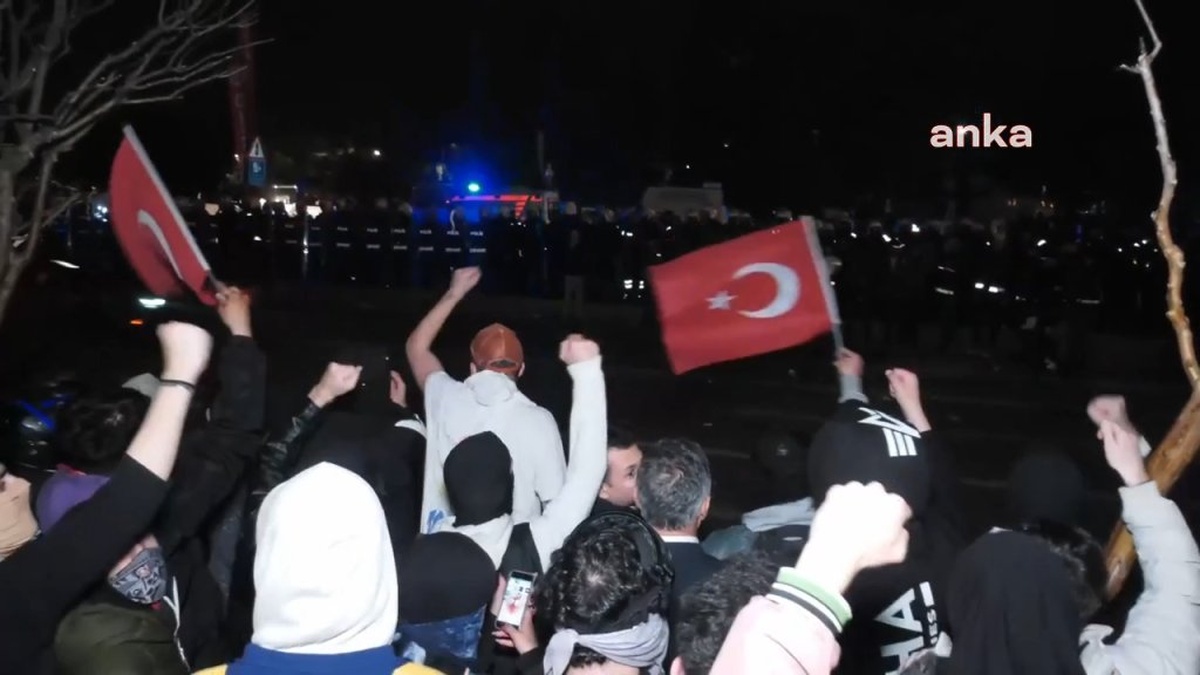 Saraçhane eylemleri: 16 kişi 'Cumhurbaşkanına hakaret' suçlamasıyla yargılanıyor