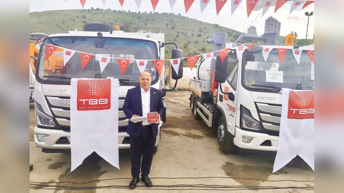 Türkiye Belediyeler Birliği'nden Yüreğir'e iki çöp kamyonu hibe edildi