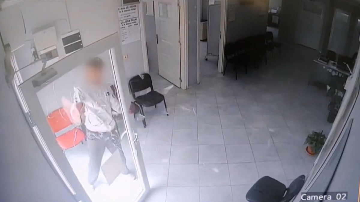 Osmaniye'de aile hekimini tehdit edenin yakını, sağlık merkezinin camını kırdı