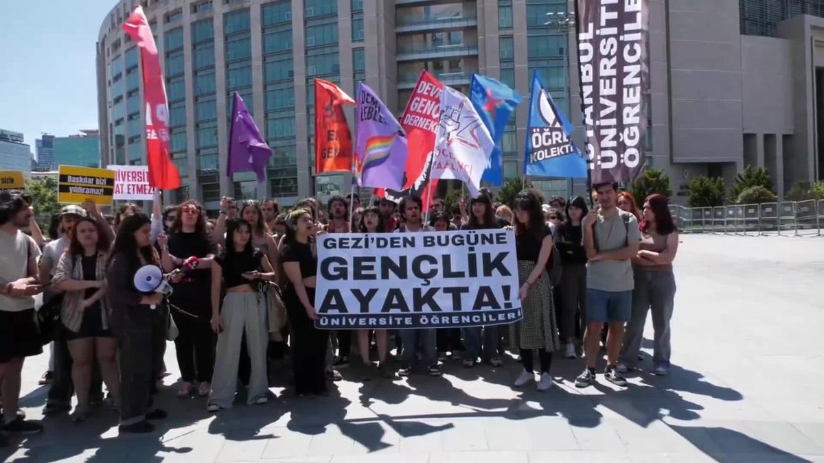 İstanbul'da 22 öğrenci Gezi anması sonrası adliyeye sevk edildi