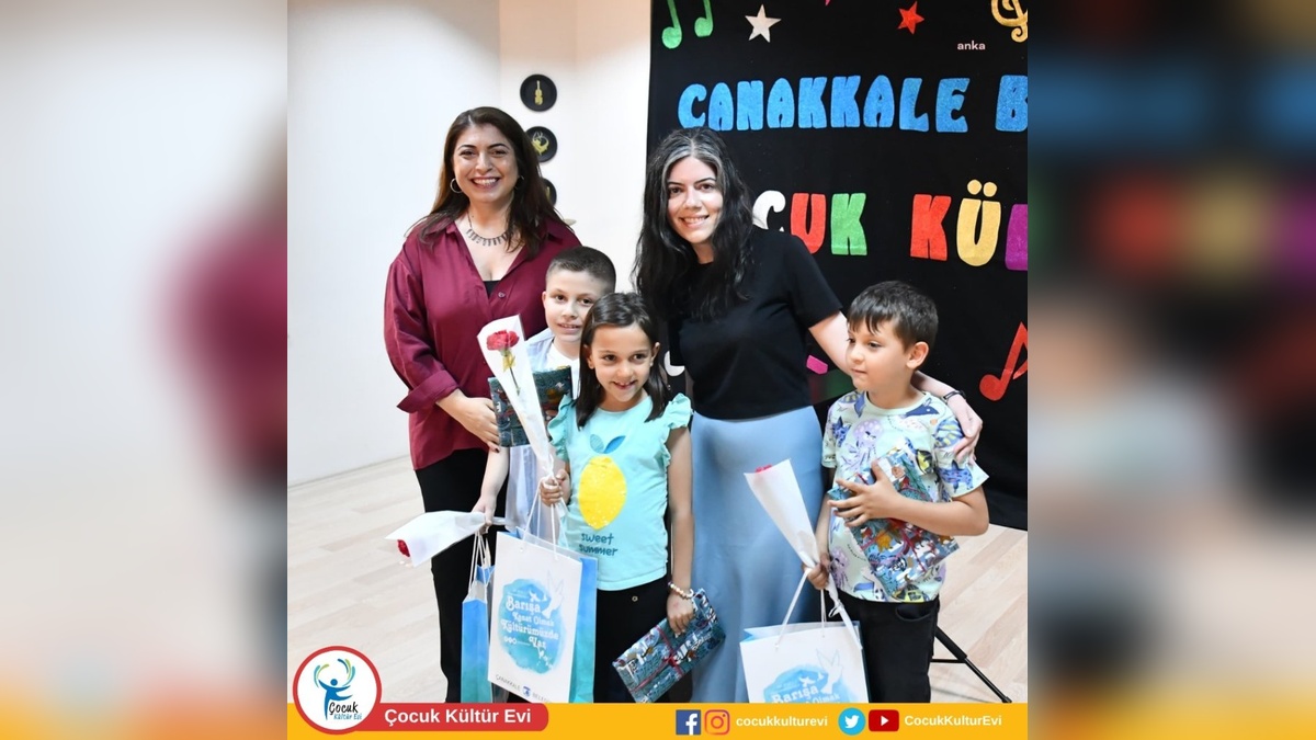 Çanakkale Belediyesi Çocuk Kültür Evi'nde yılın kitap kurtları belirlendi