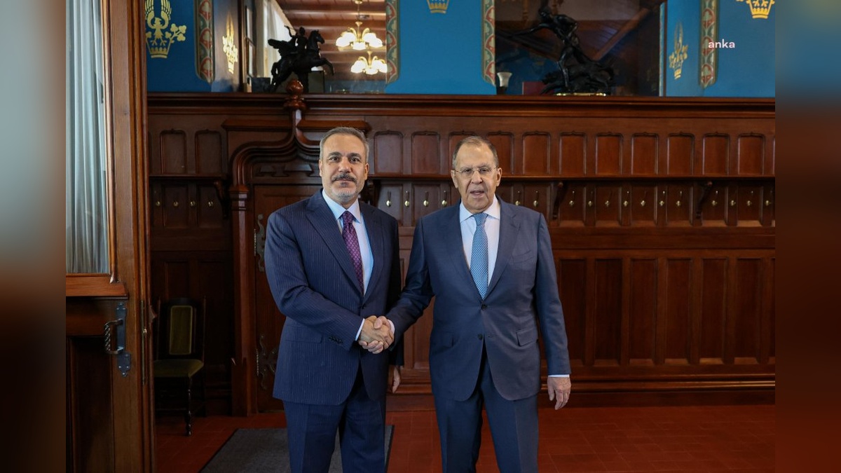 Fidan ve Lavrov görüştü: İstanbul'daki Rusya-Ukrayna görüşmeleri ele alındı